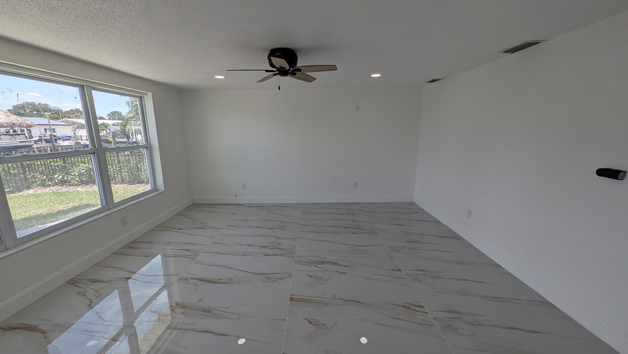 Building Photo - 2164 Edythe Dr