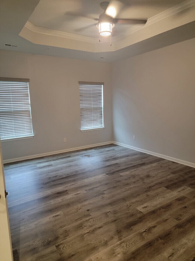 Building Photo - Beautiful Townhome in Southpointe Area
