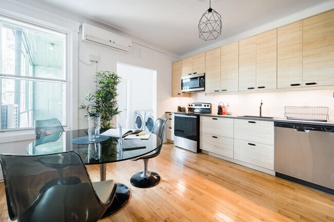 Photo du bâtiment - 2390 Rue Frontenac