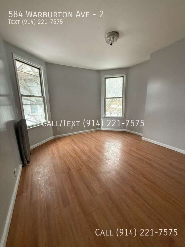 Foto del edificio - 584 Warburton Ave