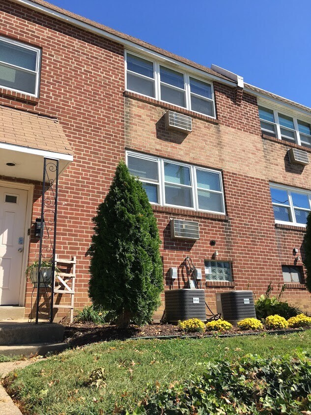 Foto principal - 325 Forrest Ave