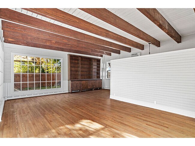 Building Photo - 4811 S Kimbark Ave