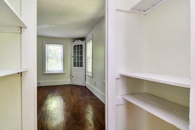 Building Photo - 18 Old Connecticut Path