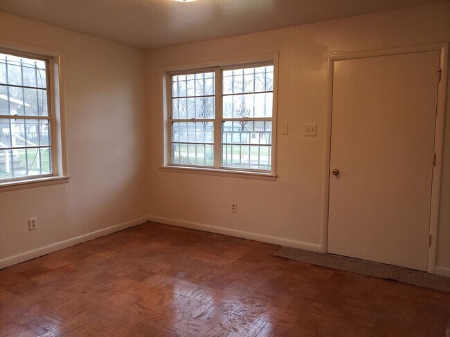 Building Photo - Nice brick home with gorgeous kitchen