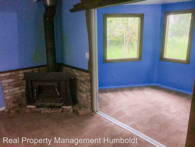 Building Photo - 2424 Hubbard Ln