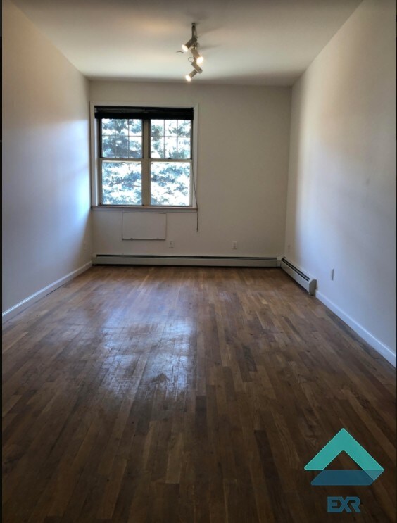 Foto principal - 356 Menahan St