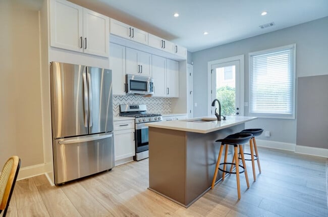 Building Photo - 874 Durant Pl NE