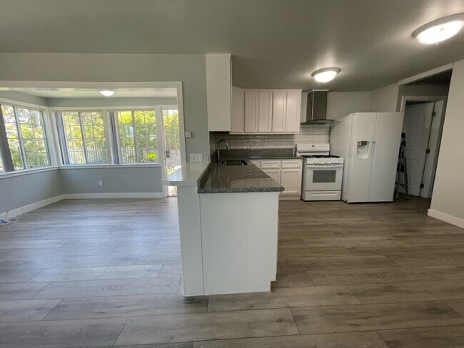 Open Concept kitchen - 3332 W 108th St
