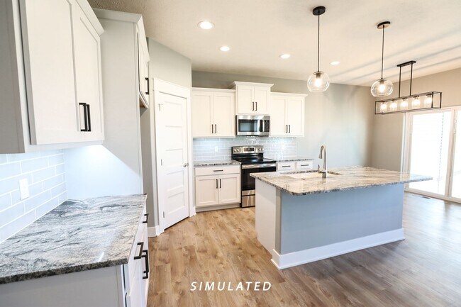 Building Photo - Luxury Townhome