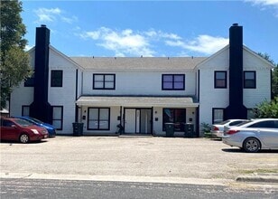 Building Photo - 3400 Victoria Cir