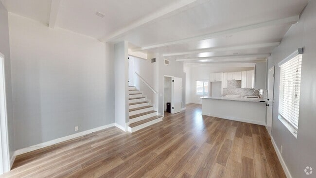 Building Photo - BEAUTIFUL Studio in Inglewood !!