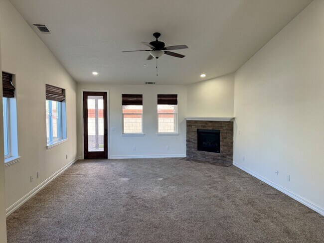 Foto del edificio - 13999 Hidden Valley Rd