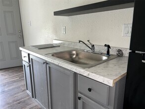 Building Photo - 201 Eastwood St