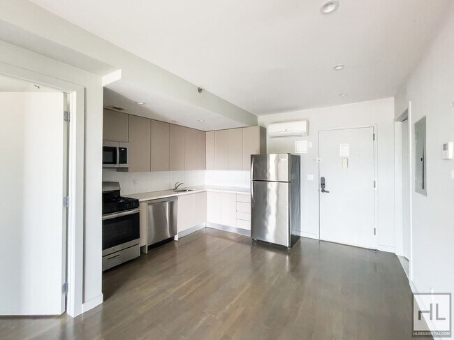 Foto del edificio - Bushwick Avenue / Spacious 2-Bed 1-Bath