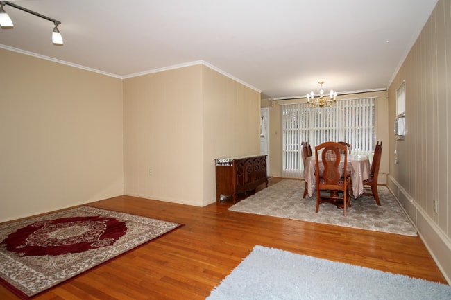 Foto del edificio - 322 Hays Rd