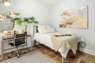 Building Photo - Live On Hillsborough