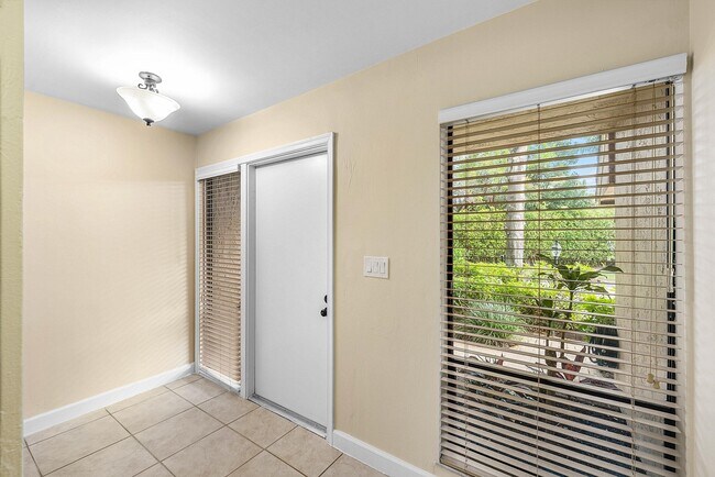Building Photo - 5664 Santiago Cir