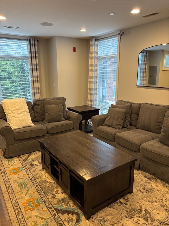 Foto del edificio - 769 N Uber St