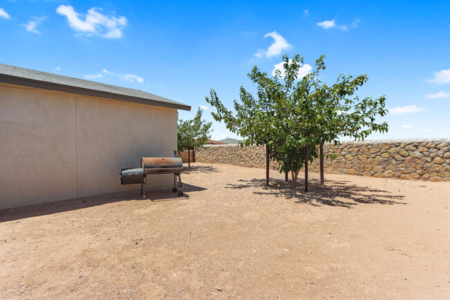 Building Photo - 845 Villa Seca Dr