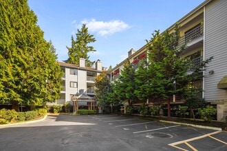 Building Photo - 710 N 160th St
