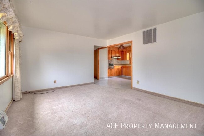 Building Photo - 2832 Willow Ave