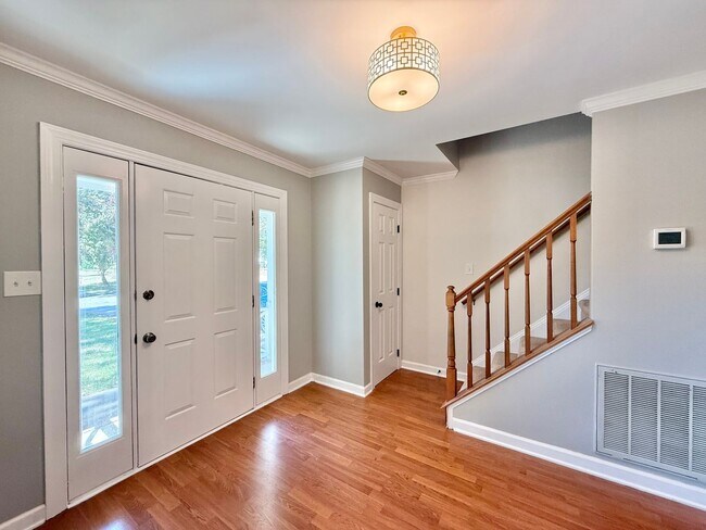 Foto del edificio - Recently Remodeled 4BD, 2.5BA North Raleig...