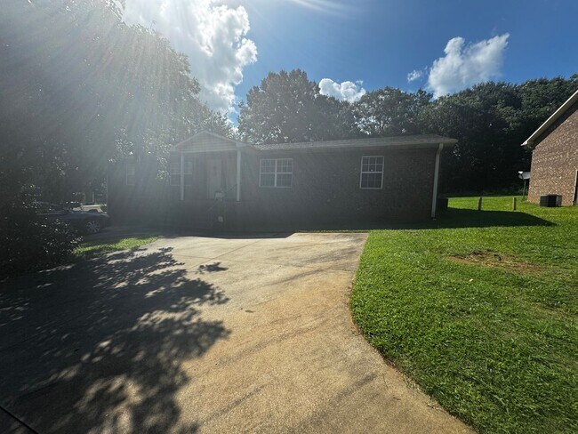 Foto del edificio - 1457 Cherryville Rd