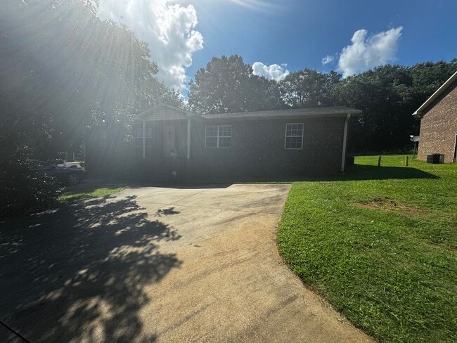 Building Photo - 1457 Cherryville Rd