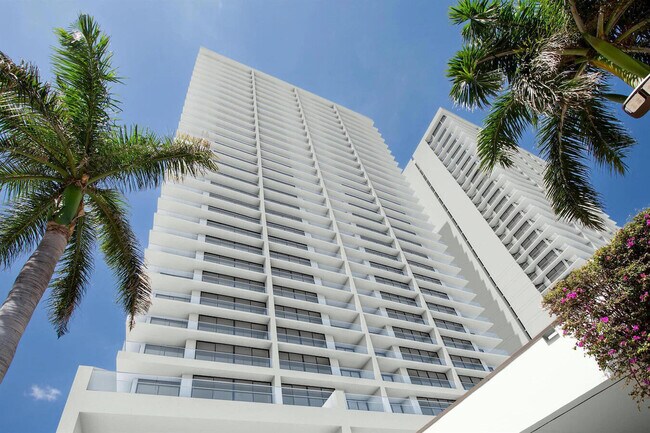 Foto del edificio - 529 S Flagler Dr