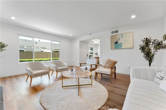 Foto del edificio - 12700 Newport Ave