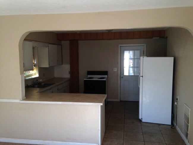 Building Photo - 885 Minota Ave