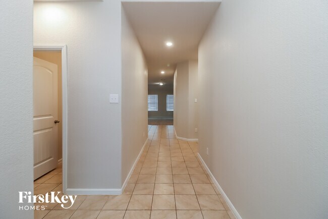 Building Photo - 712 Rutherford Dr