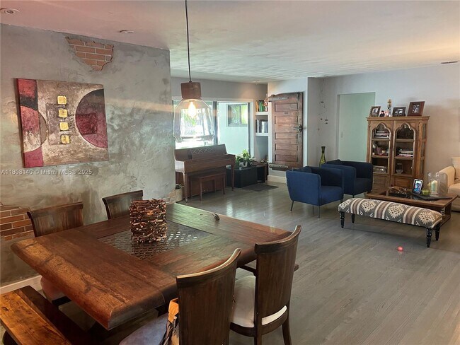 Building Photo - 5760 SW 56th St