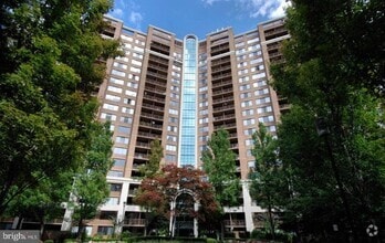 Building Photo - 10101 Grosvenor Pl