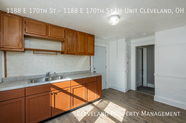 Building Photo - Charming Cleveland Duplex