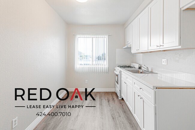 Foto del edificio - 4900 Clair Del Ave