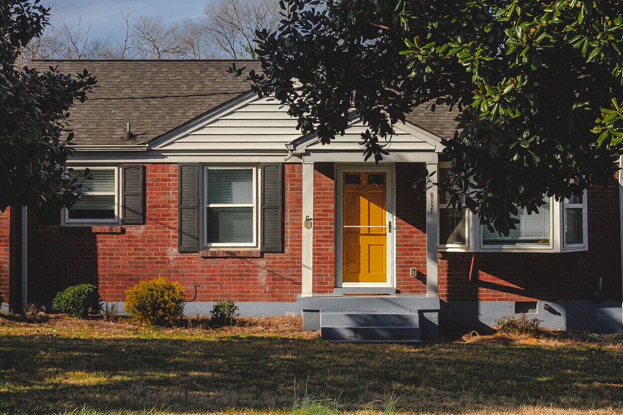 Foto principal - 2824 Blue Brick Dr