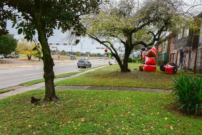 Foto del edificio - 7422 S Gessner Rd