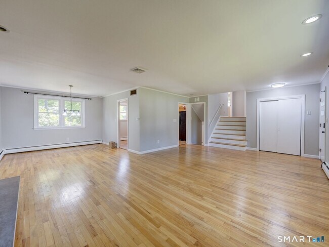 Foto del edificio - 38 Portage Rd
