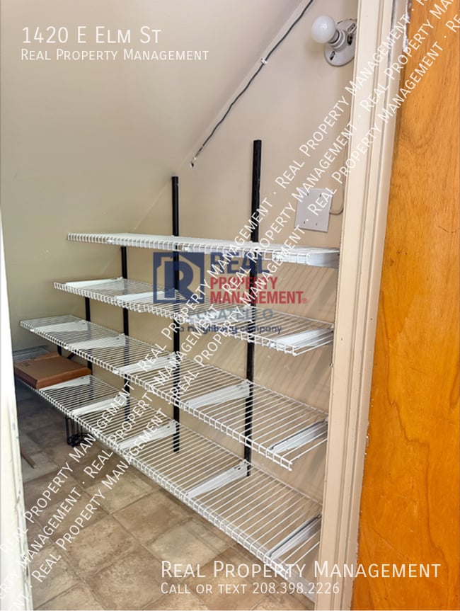 Building Photo - 1420 E Elm St