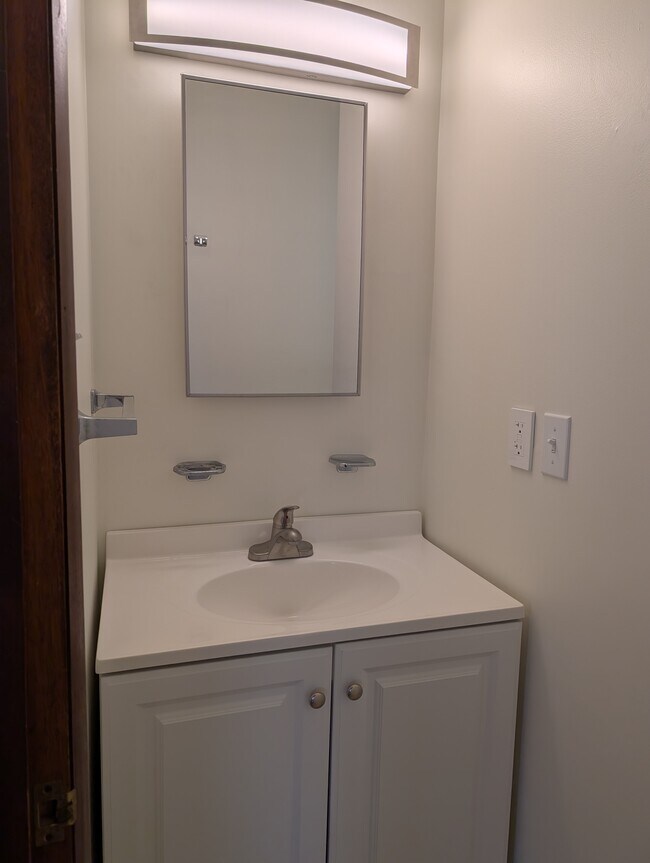 Baño - 3901 James St