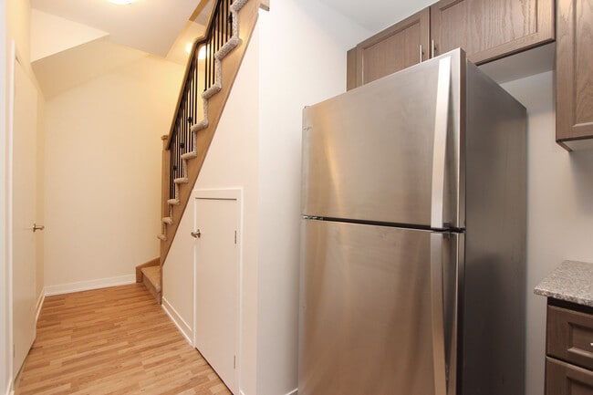 Photo du bâtiment - Stunning 2-Bedroom Townhouse for Rent in Pickering
