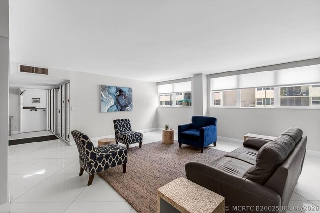 Building Photo - 1236 Hillsboro Mile