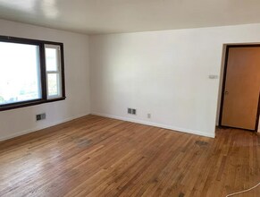 Building Photo - 5830 N 61st St
