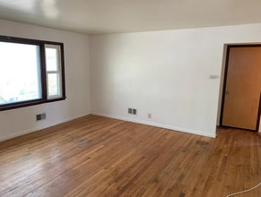 Building Photo - 5830 N 61st St