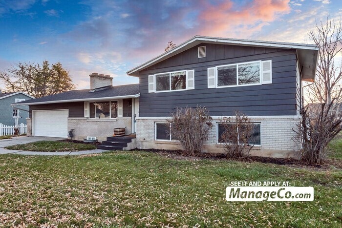 Primary Photo - Remodeled 3-Bed Upstairs Residence with Ga...