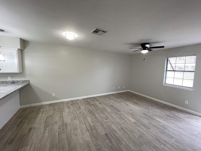 Foto del edificio - 3001 E Price St