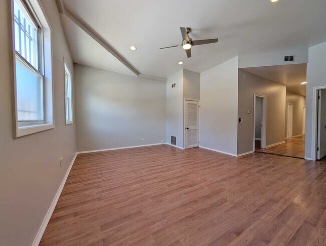 Foto del edificio - 1825 N Kedzie Ave