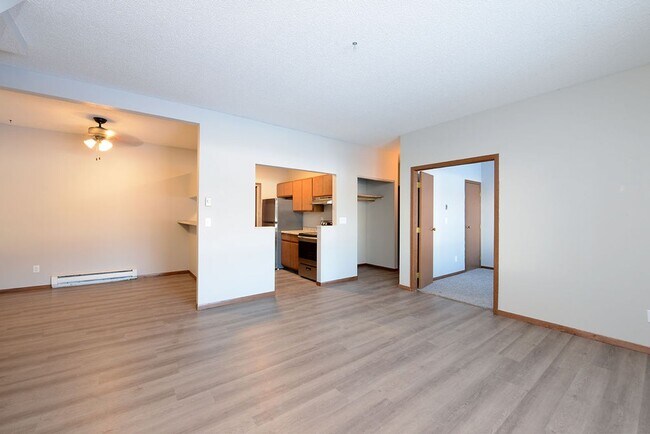 Building Photo - Updated 2 Bed, 1 Bath Townhome in West Fargo!