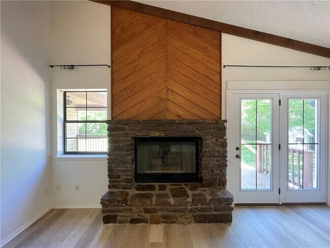 Building Photo - 1676 E Susan Dr